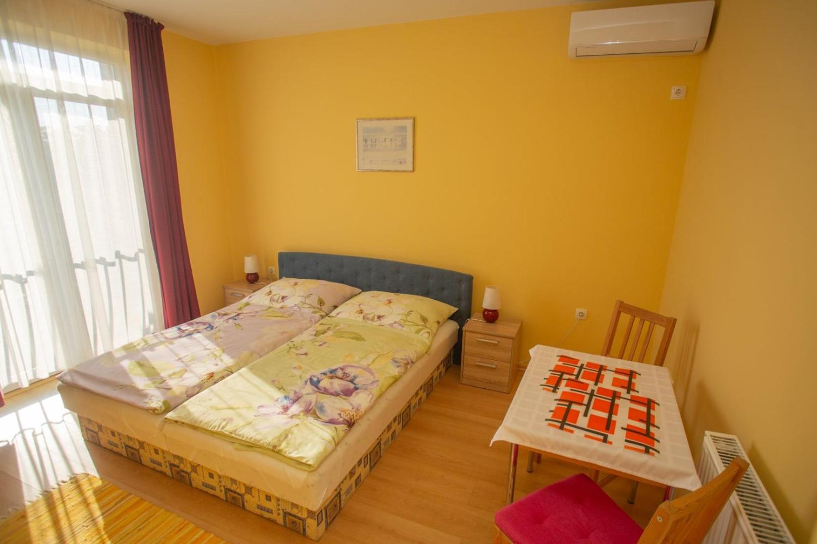 Kondics Apartmanhaz Sarvar Exterior photo