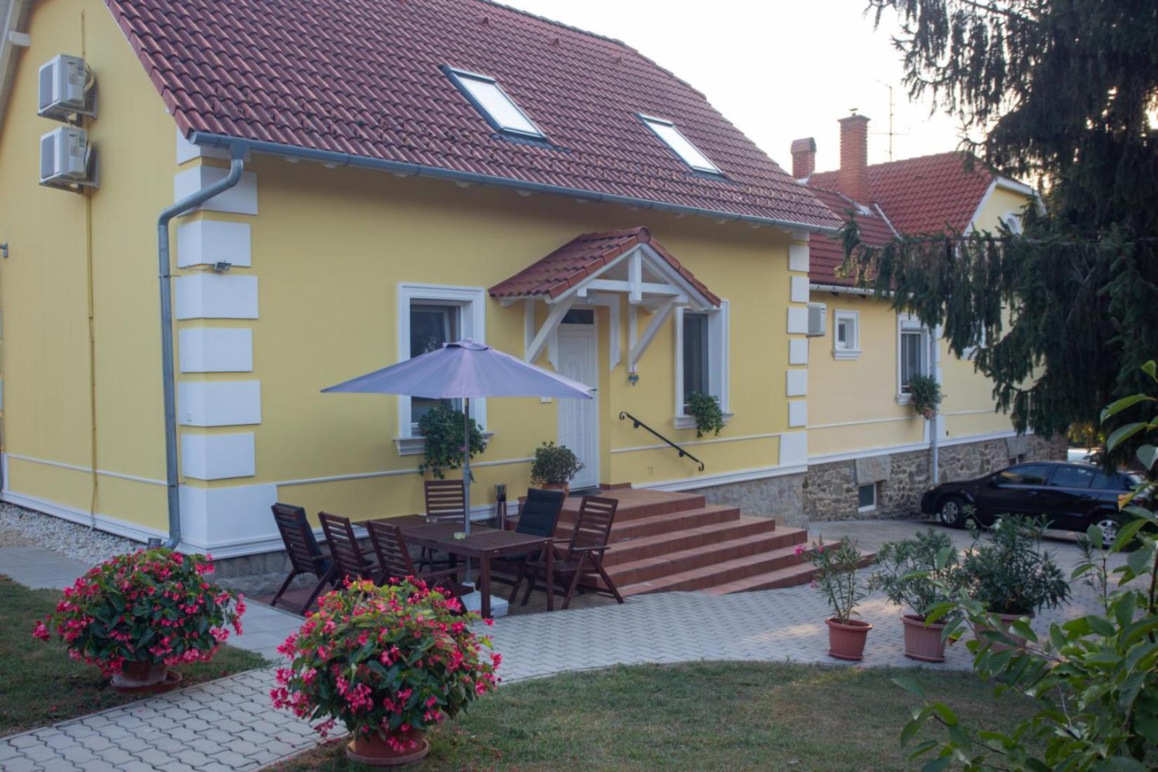 Kondics Apartmanhaz Sarvar Exterior photo