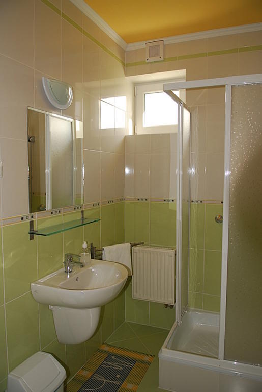 Kondics Apartmanhaz Sarvar Room photo
